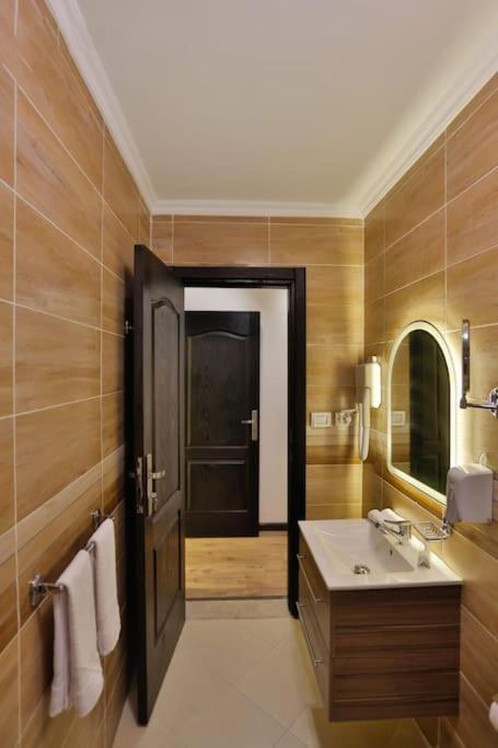 Parkside Boutique 3 Bbr Serviced Apartment - Ocean Blue - Near Airport Cairo Ngoại thất bức ảnh